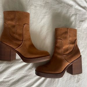 Square toes chunky brown booties